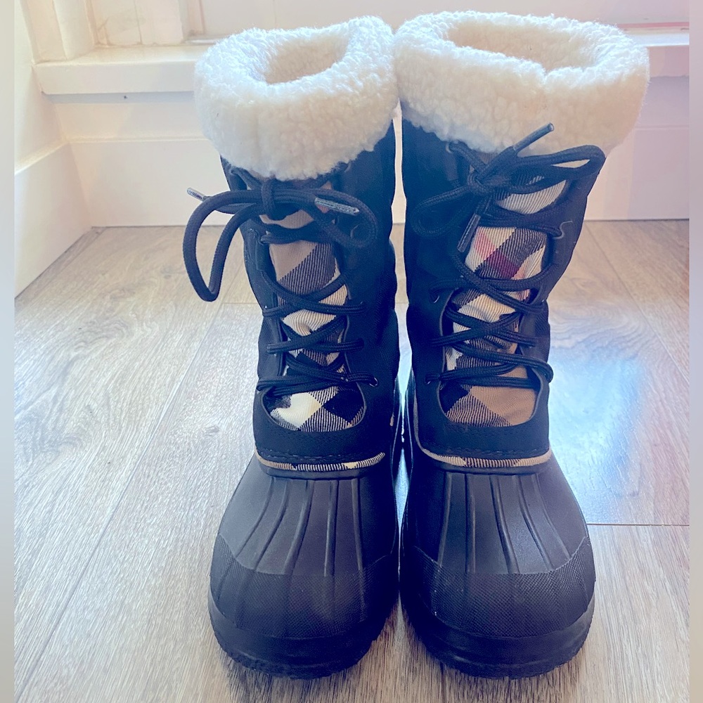 Never worn Burberry Kids Snow Boots